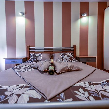 Lux Apartman Cvetkovic Kraljevo Buitenkant foto